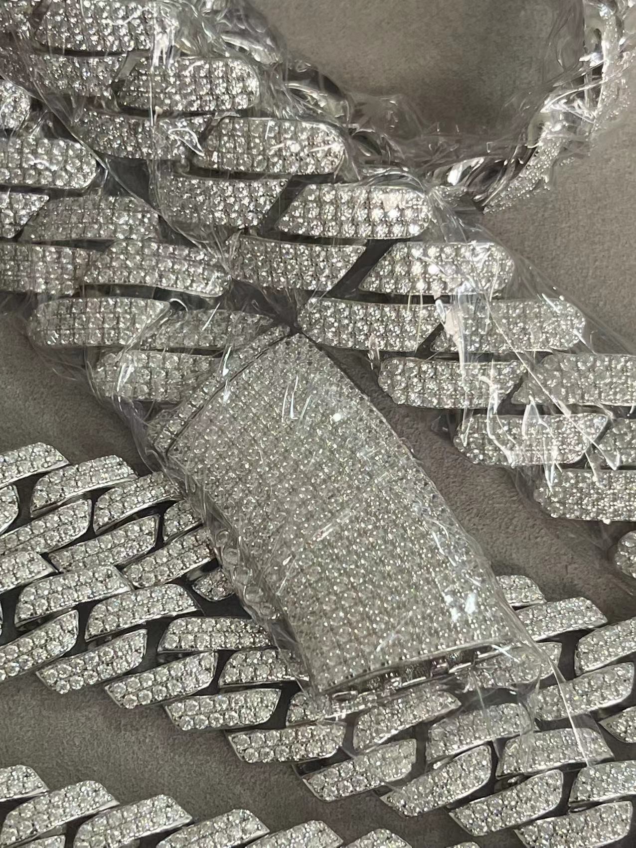 ultimo caso aziendale circa Gioielliere a catena cubano di Moissanite
